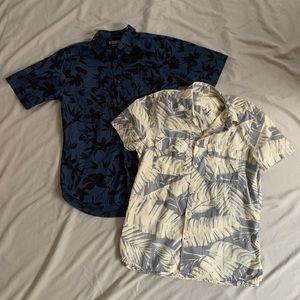 Bundle of two men’s Hawaiian shirts